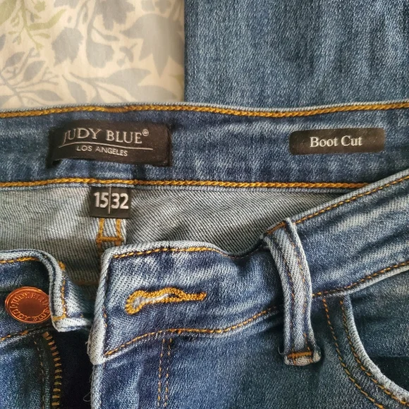 Judy Blue Boot Cut Blue Jeans, Size 32, Midrise - Picture 2 of 7